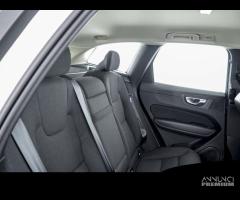 VOLVO XC60 B4 (d) AWD Geartronic Momentum Pro - 11