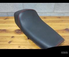 Sella per moto custom con struttura rigida