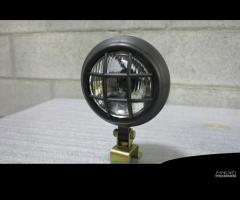 Faro con griglia per moto custom