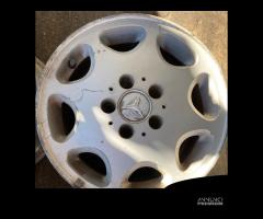 Cerchi in lega raggio 15 per Mercedes E250 TD W124