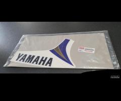 ADESIVO GRAFICA YAMAHA PER SOTTOPEDANA DESTRO YAMA