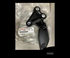 -39P274420000 SUPPORTO PEDANA ANTER. YAMAHA FZ8