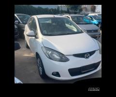 MUSATA COMPLETA COFANO PARAURTI MAZDA 2 ANNO 2009