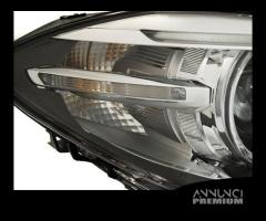 Fari anteriori XENON BMW Serie 5 F10 F11 Angel LED