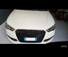 Supporto portalogo audi invisibile per griglie rs