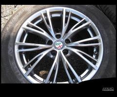 Alfa Romeo Stelvio Cerchi e Gomme 235/60/18