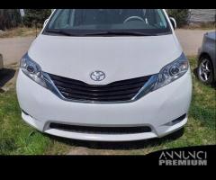 TOYOTA SIENNA Muso musata frontale completo Paraur - 1