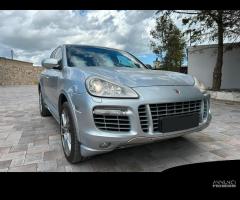 PORSCHE Cayenne TURBO 500CV - 2007 a Breve Storica