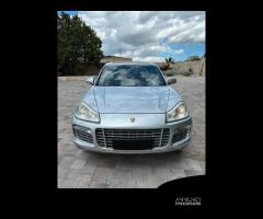 PORSCHE Cayenne TURBO 500CV - 2007 a Breve Storica