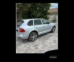 PORSCHE Cayenne TURBO 500CV - 2007 a Breve Storica