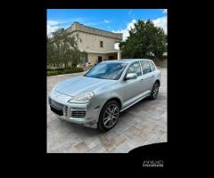 PORSCHE Cayenne TURBO 500CV - 2007 a Breve Storica