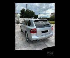 PORSCHE Cayenne TURBO 500CV - 2007 a Breve Storica