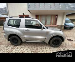 RICAMBI PER MITSUBISHI PAJERO V60 2.5 TD 2003