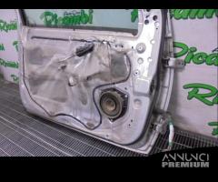 PORTA SINISTRA PER TOYOTA YARIS ANNO 2002 - 6