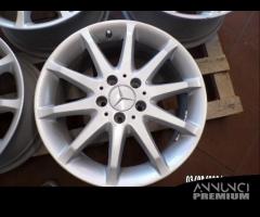 CERCHI PER CLASSE B T245 DA 17 X 7 ET 49 2010 - 6