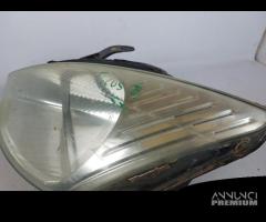 02060684 FANALE ANTERIORE SX FORD FOCUS (1° SERIE)