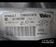 FARO ANTERIORE DESTRO PER VIVARO X83 2003