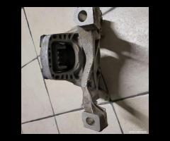 Supporto telaio motore destro e sinistro  audi A4 - 4