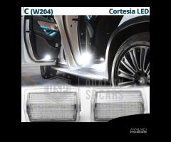 2 Luci di Cortesia LED Per MERCEDES Classe C W204