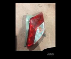 STOP FARO FANALE POSTERIORE DESTRO DX TOYOTA YARIS