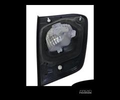 FANALE POSTERIORE DX A LED INTEGRATO NEL PORTELLON - 4