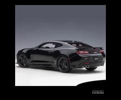 Modellino CHEVROLET CAMARO ZL1 Nero Scala 1:18 - 13