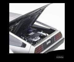 Modellino DELOREAN DMC-12 Finitura Satinata 1:18