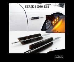 FRECCE Laterali LED BMW Serie 5 E60 E61 Lente Nera