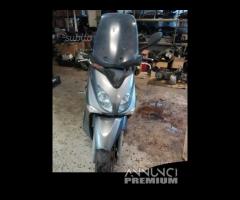 Ricambi yamaha xcity XMAX 125 250 NO CARENE