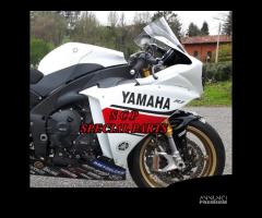 YAMAHA R1 PIEDINI FORCELLA 108mm RICAVATI DA PIENO