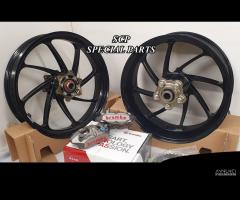 Suzuki gsx r cerchi sbk forgiati e pinze brembo m4 - 1