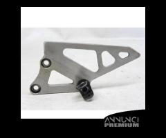 SUPPORTO PEDANA ANTERIORE SINISTRA SUZUKI GSX R 75