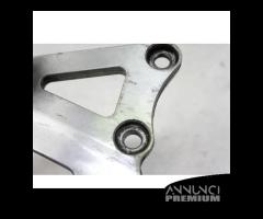 SUPPORTO PEDANA ANTERIORE SINISTRA SUZUKI GSX R 75