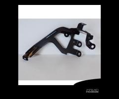 BMW 5 F10/F11 Supporto parafango R- 4302