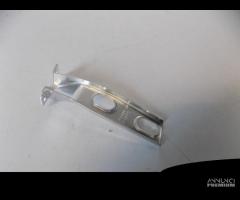 Supporto serbatoio lavavetri BMW X1 F48. - 12067