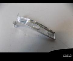 Supporto serbatoio lavavetri BMW X1 F48. - 12067