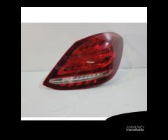 Mercedes C W205 Faro Posteriore Berlina R - 13462