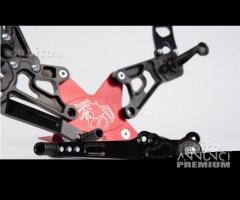 Honda cbr 1000 rr pedane racing ricavate dal pieno