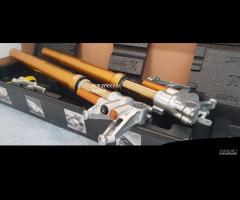 FORCELLE OHLINS CON PIEDINI SPECIALI RICAVATI CNC - 9