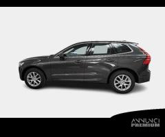 VOLVO XC60 B4 D AWD automatico Momentum Pro