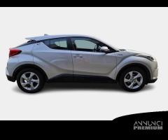 TOYOTA C-HR 1.8H 98CV E-CVT Business