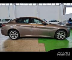 ALFA ROMEO GIULIA 2.2 Turbo AT8 160CV Executive 4