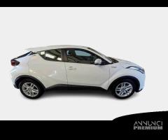 TOYOTA C-HR 1.8H 98CV E-CVT Business