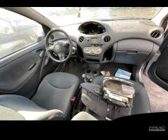 Ricambi usati per Toyota Yaris 1000benz del 2004