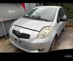 Ricambi usati per Toyota Yaris 1000 benz del 2006