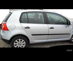 Ricambi Volkswagen Golf 1.6 FSI del 2004