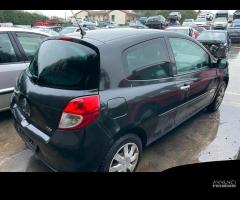 Ricambi usati per Renault Clio TCe del 2011 - 3