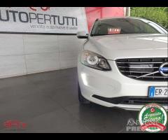 VOLVO XC60 D4 AWD Momentum - 26