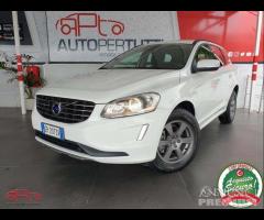 VOLVO XC60 D4 AWD Momentum - 27