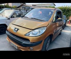 Ricambi usati per Peugeot 1007 1.4benz del 2005